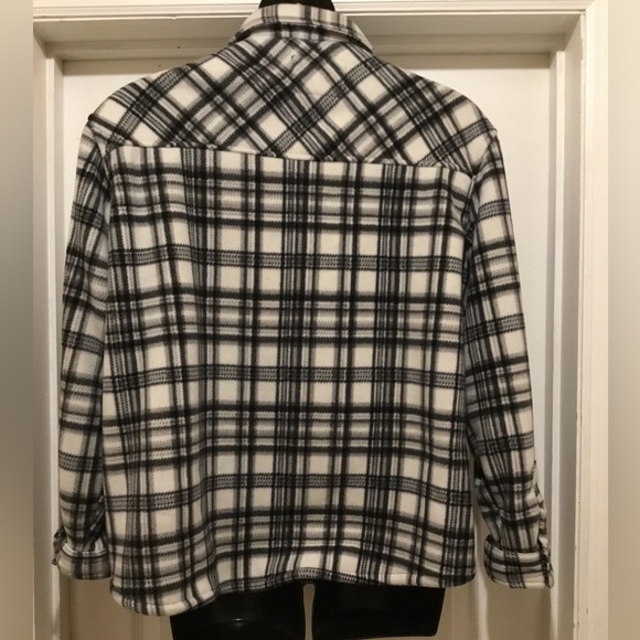 Sage Shacket - Picture 6 of 6